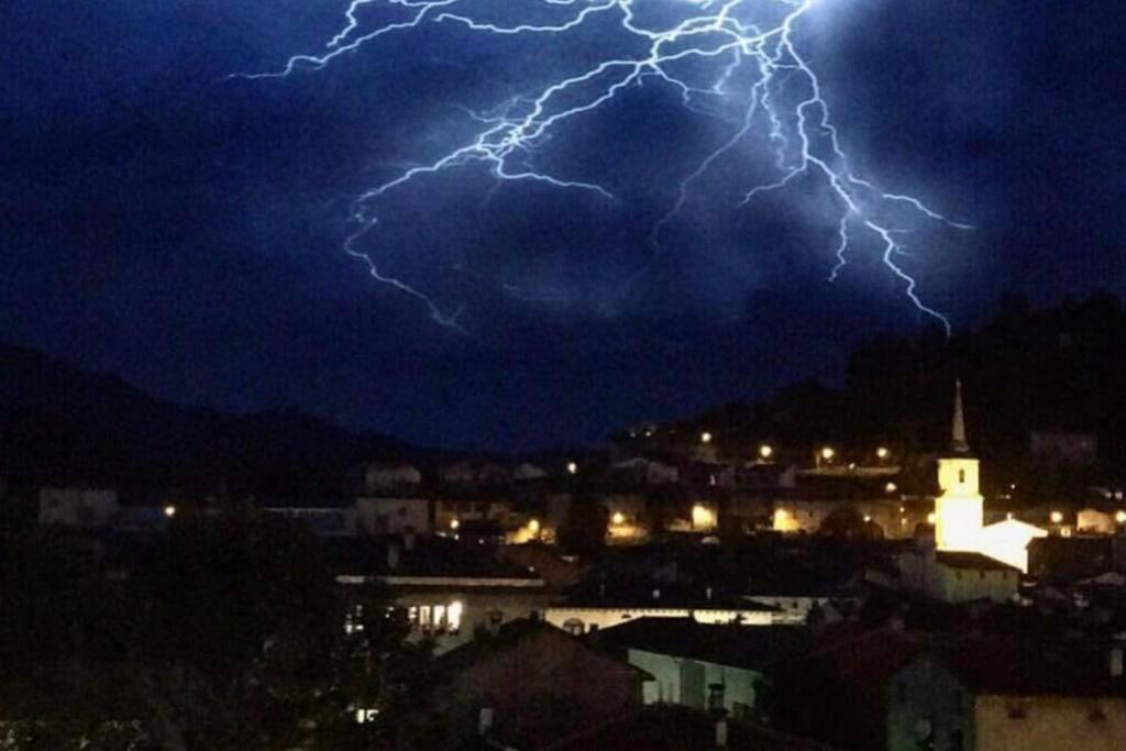 Pis Amb Encant A Campdevanol,Al Centre Del Poble. Exterior foto